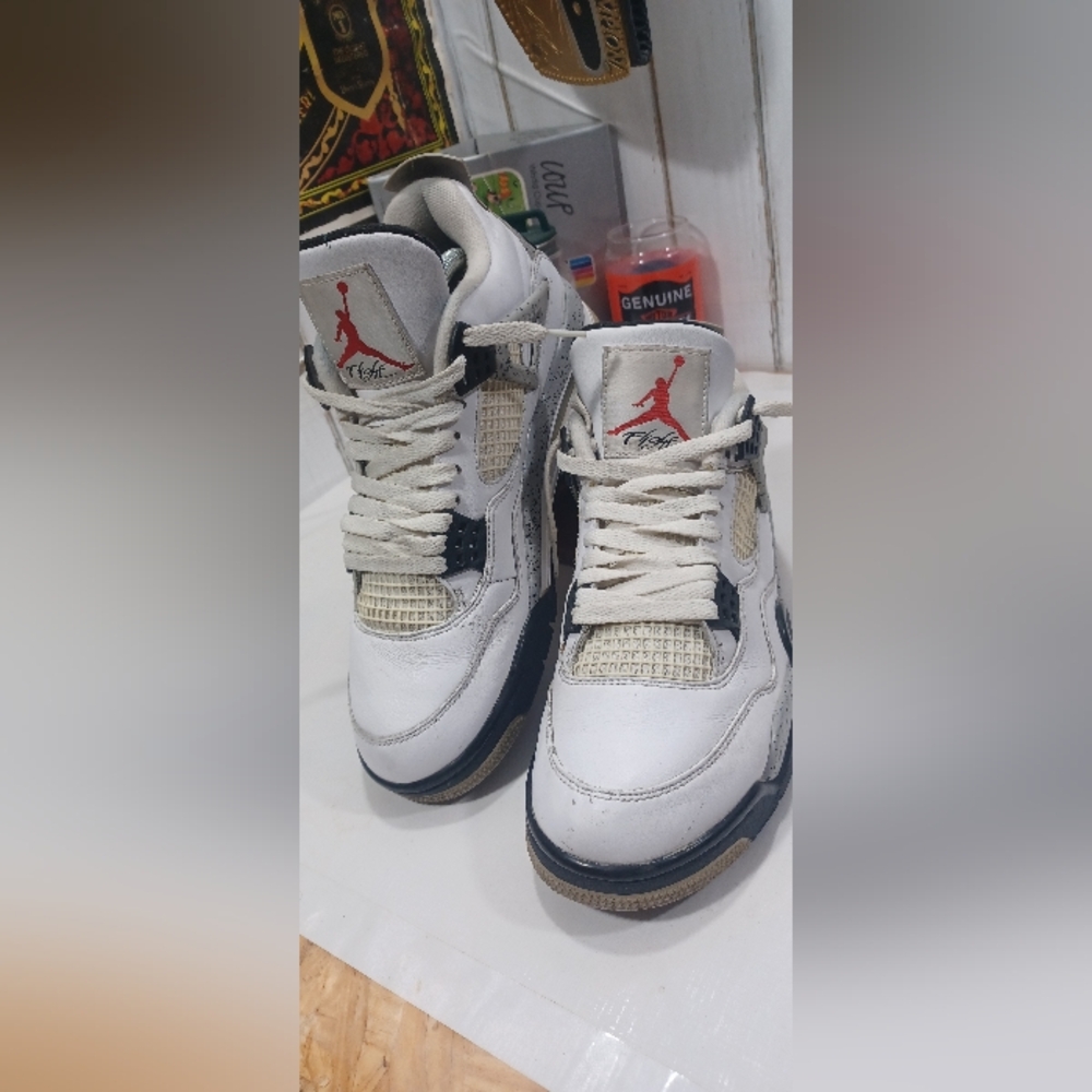 NIKE AIR JORDAN 4 RETRO SIZE 8